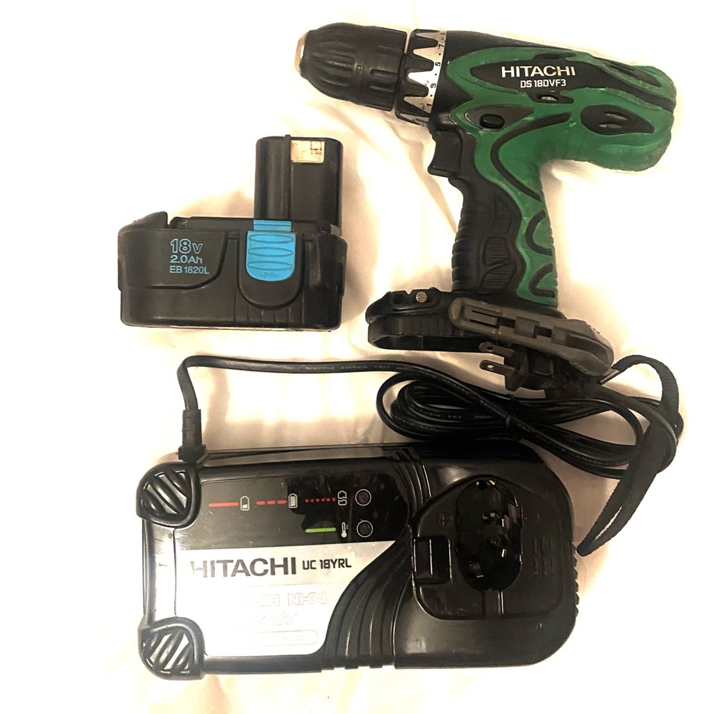Hitachi 18V DS 18DVF3 cordless driver drill includes charger and battery